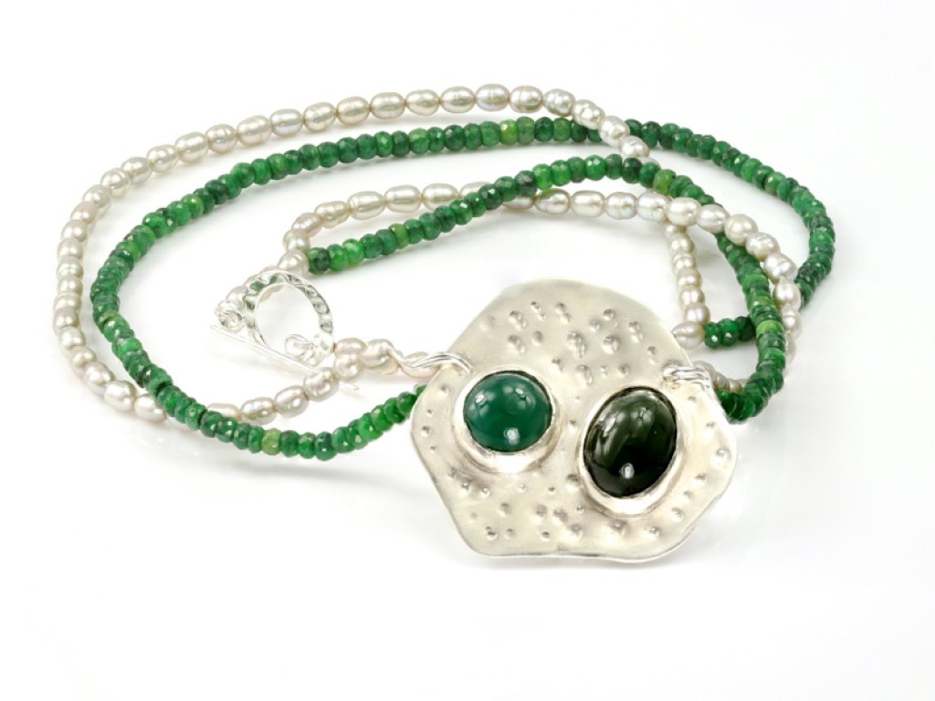 JUICY AMAZON Emerald Pearl necklace with Jade and Prase